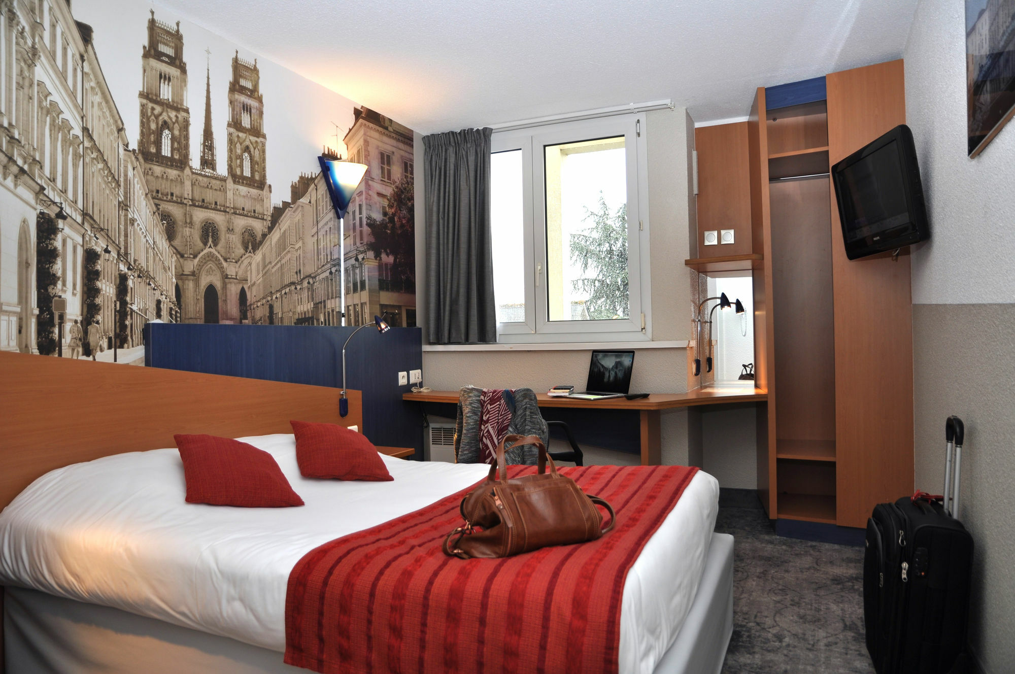 ไอบิส ตูร์ ซองทร์ ฌีโรโด Hotel ภายนอก รูปภาพ